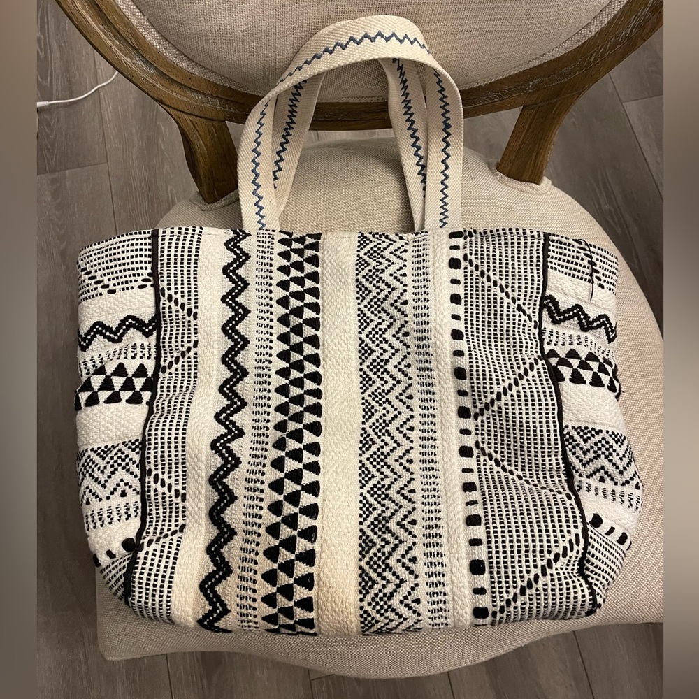 Lulus tote bag, woven, snap closure